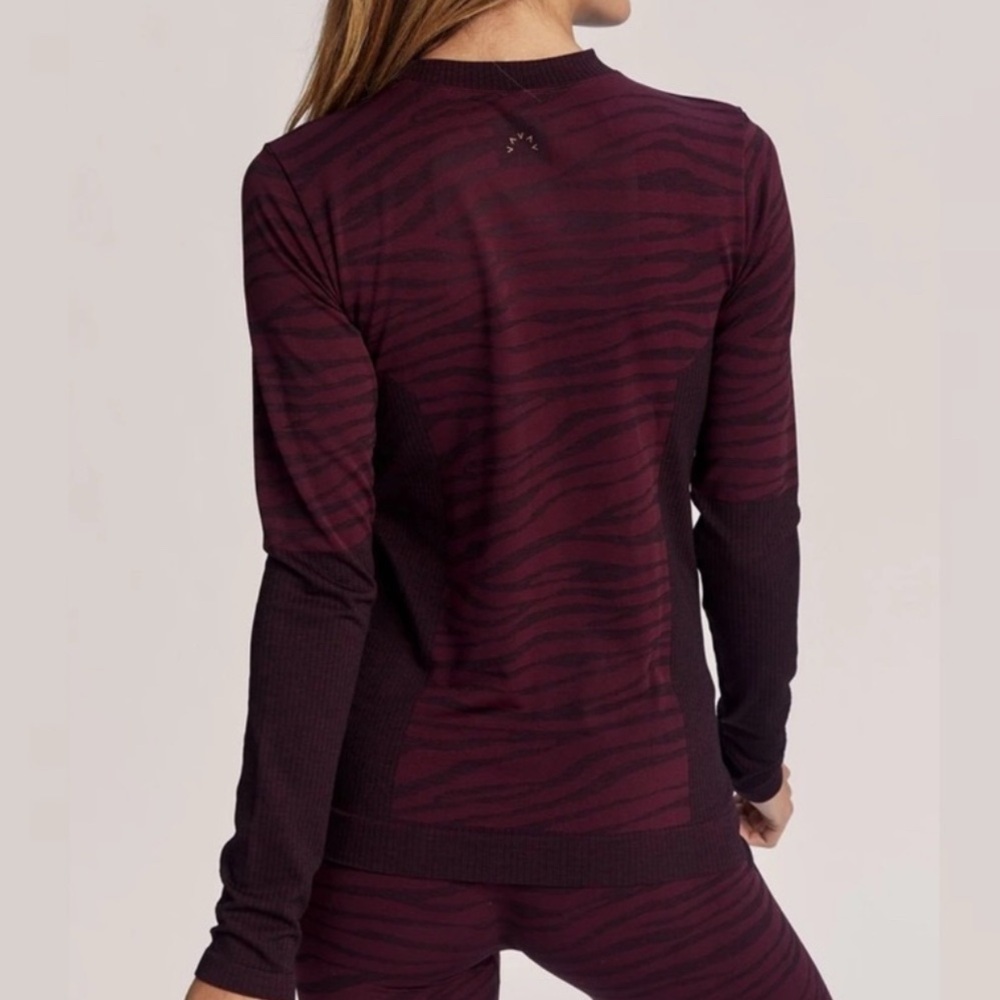 Varley NWT Base Layer Maple Ski Crew Zinfandel Zebra Stripe Long Sleeve Size S - Picture 2 of 7